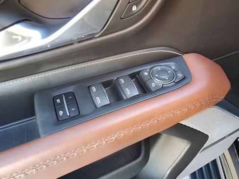 Used 2023 GMC Yukon Denali Ultimate image 28