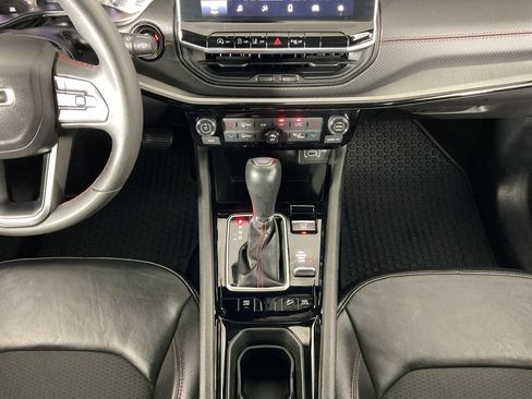Used 2025 Jeep Compass Trailhawk AWD/4WD image 14