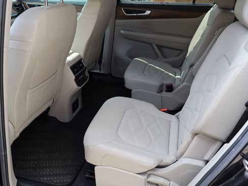 Used 2024 Volkswagen Atlas SE image 5