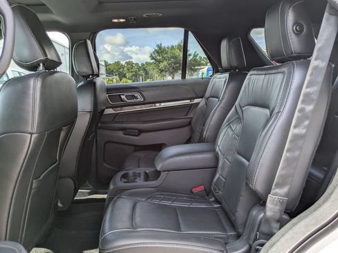 Used 2018 Ford Explorer Platinum AWD/4WD image 10