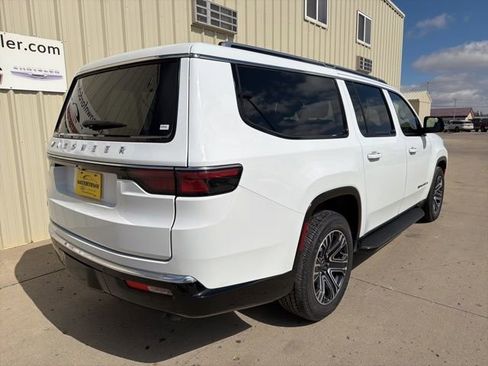 Used 2025 Jeep Wagoneer L 4WD image 5