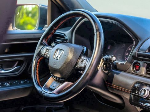 Used 2025 Honda Pilot TrailSport image 14