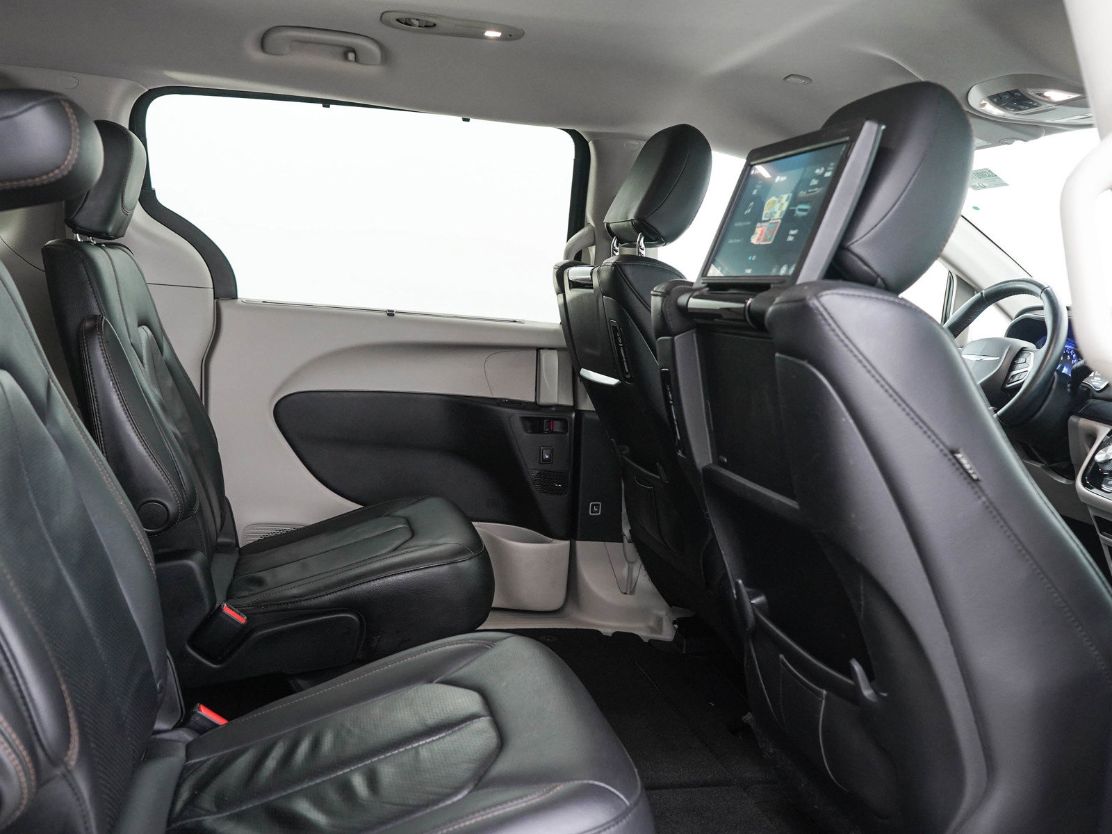 Used 2017 Chrysler Pacifica Touring-L Plus w/ Advanced Safetytec Group FWD image 14