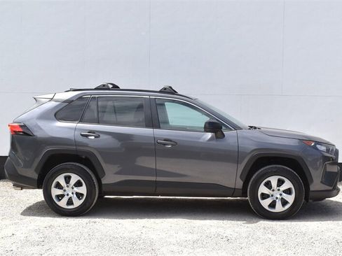 Used 2021 Toyota RAV4 LE AWD/4WD image 6