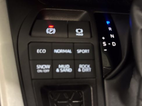 Used 2025 Toyota RAV4 XLE AWD/4WD image 23