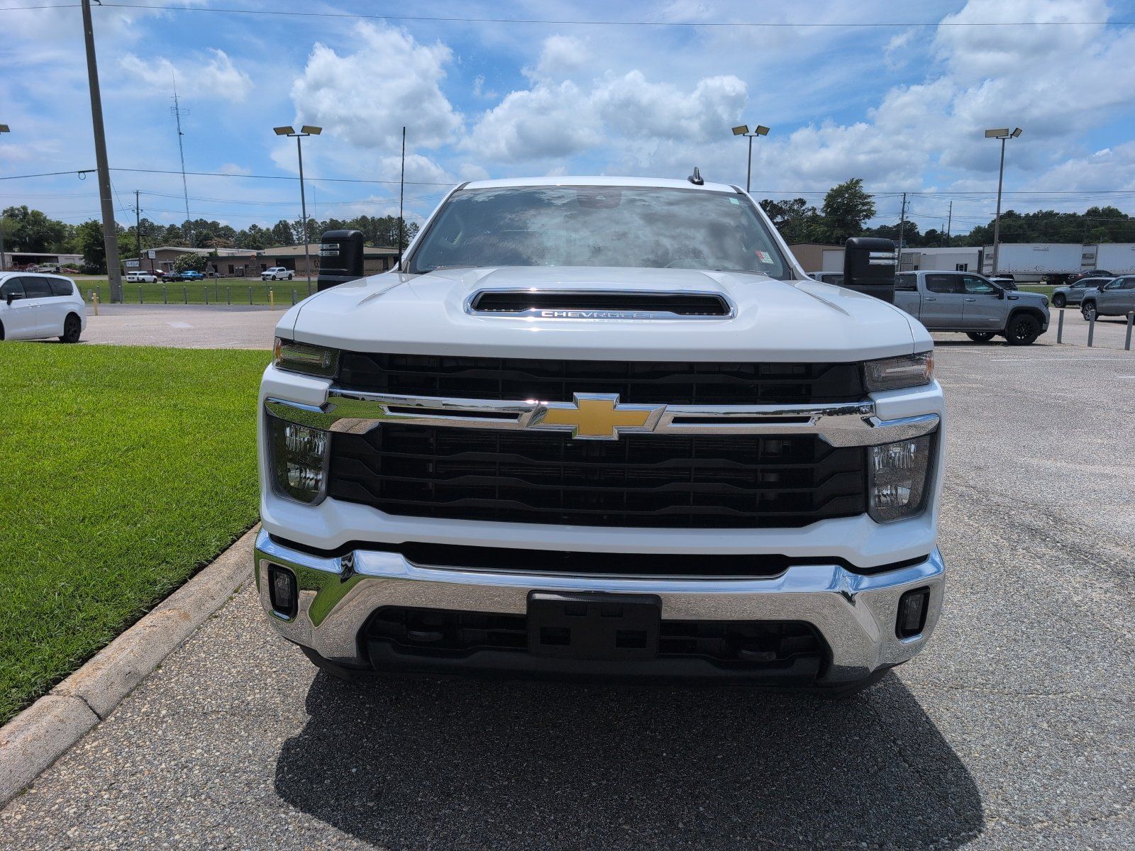 Used 2025 Chevrolet Silverado 2500 LT w/ Convenience Package AWD/4WD image 1