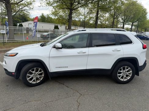 Used 2015 Jeep Cherokee Latitude w/ Cold Weather Group AWD/4WD image 4