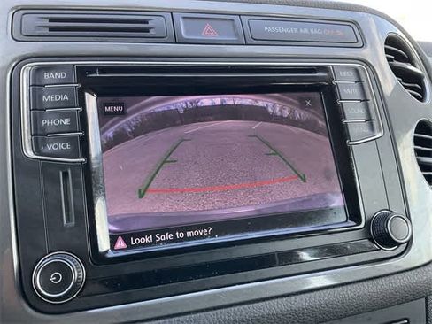 Used 2017 Volkswagen Tiguan S image 21