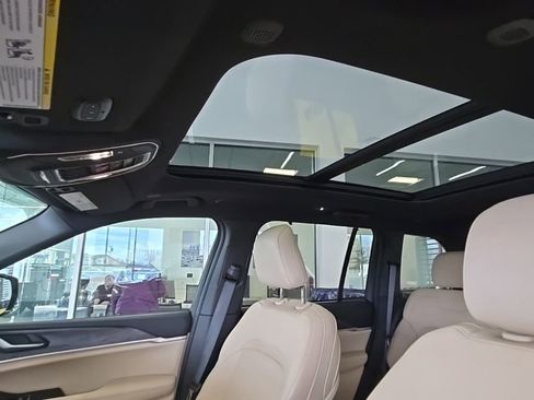 Used 2025 Jeep Grand Cherokee Limited w/ Luxury Tech Group II AWD/4WD image 26