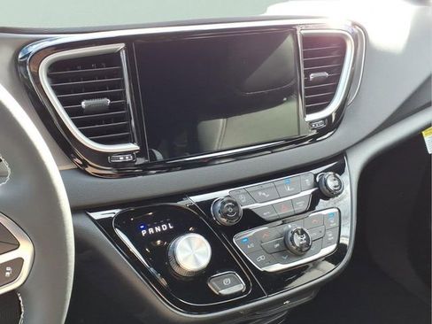 New 2026 Chrysler Voyager LX image 17