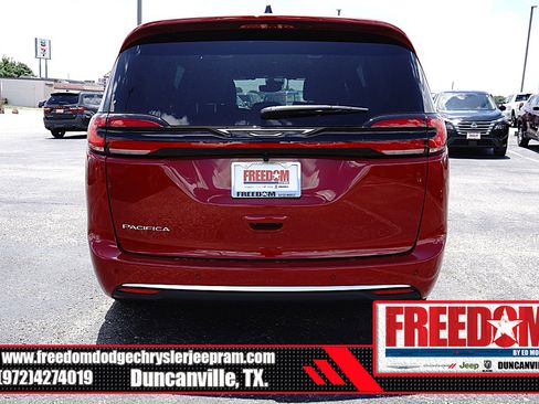 New 2027 Chrysler Pacifica Select FWD image 4