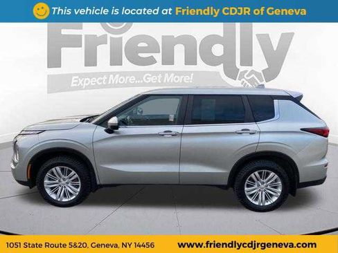 Used 2023 Mitsubishi Outlander ES image 8
