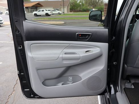 Used 2010 Toyota Tacoma 4x4 Double Cab image 24