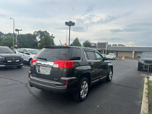 Used 2017 GMC Terrain SLE AWD/4WD image 4