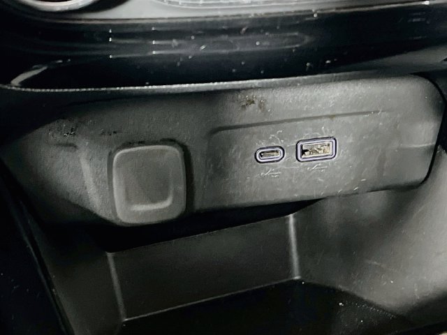 Used 2025 Chevrolet Trax LT FWD image 20