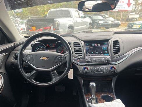 Used 2015 Chevrolet Impala LT w/ Convenience Package image 18
