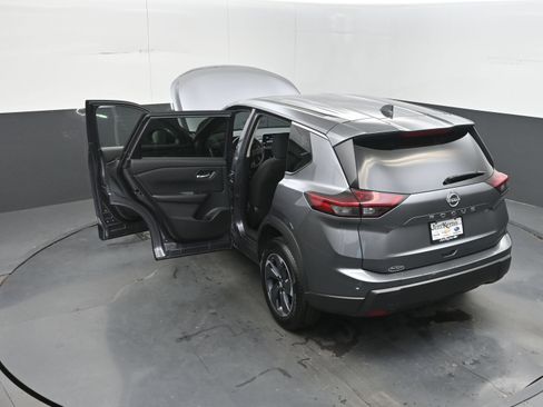 Used 2025 Nissan Rogue SV FWD image 35