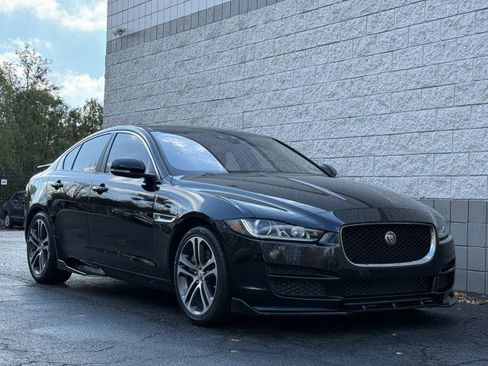Used 2017 Jaguar XE Premium image 4