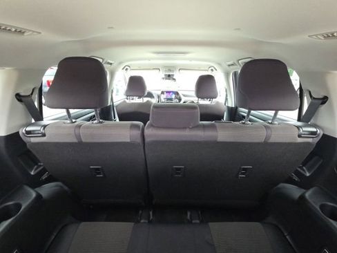 Used 2023 Toyota Highlander LE FWD image 15