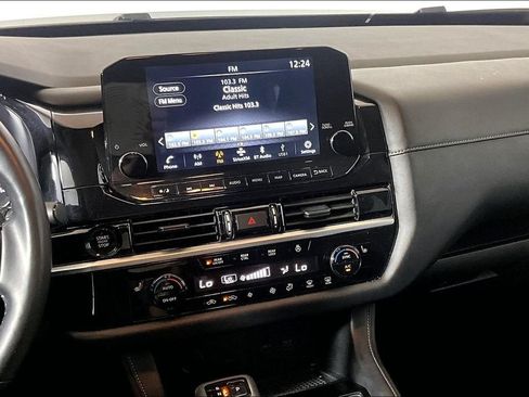 Used 2025 Nissan Pathfinder SL FWD image 5