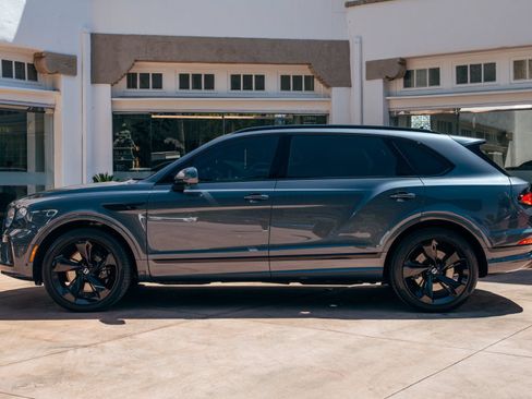 Used 2024 Bentley Bentayga Extended Wheelbase AWD/4WD image 40