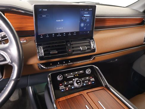 Certified 2024 Lincoln Navigator Reserve AWD/4WD image 5