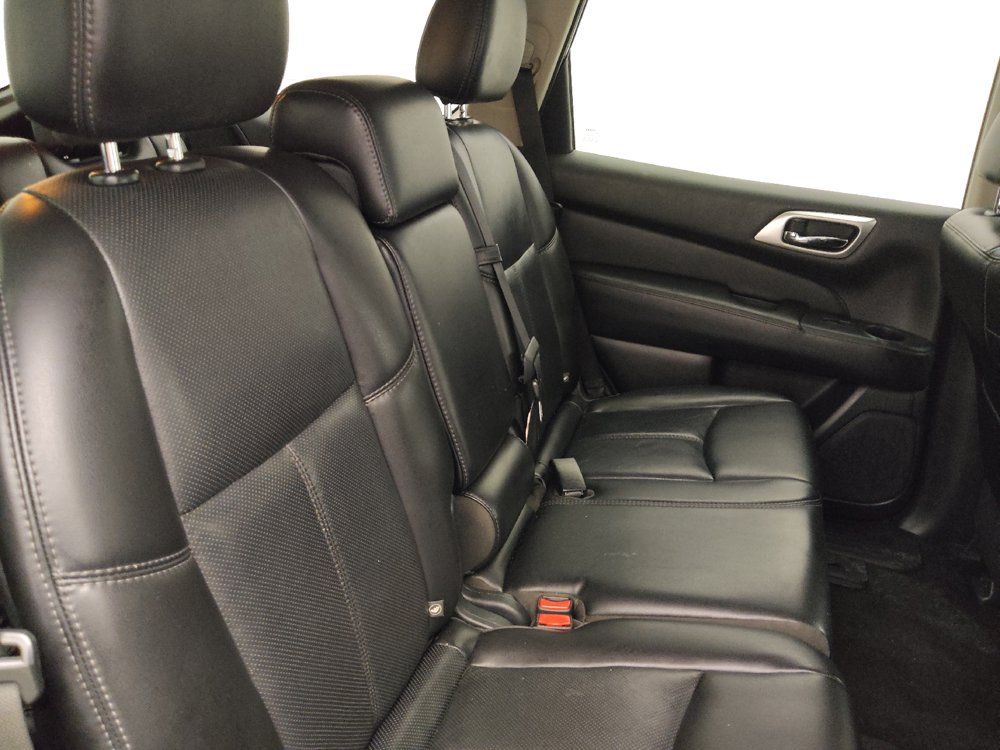 Used 2017 Nissan Pathfinder Platinum FWD image 19
