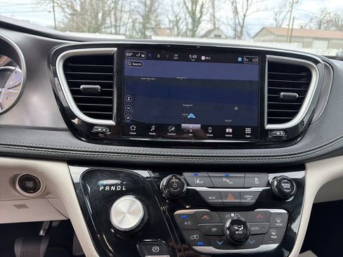 Used 2024 Chrysler Pacifica Limited FWD image 20