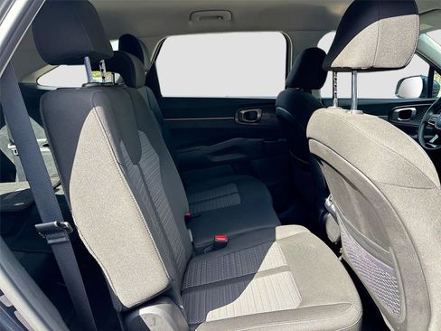 Used 2023 Kia Sorento LX image 28
