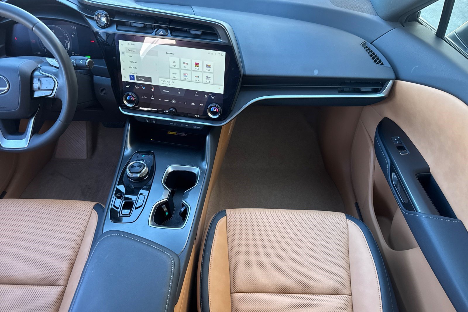 Certified 2023 Lexus RZ 450e Premium w/ Technology Package AWD/4WD image 31