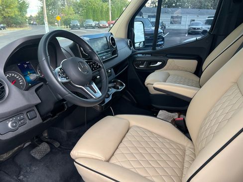 Used 2022 Mercedes-Benz Sprinter 3500 image 7