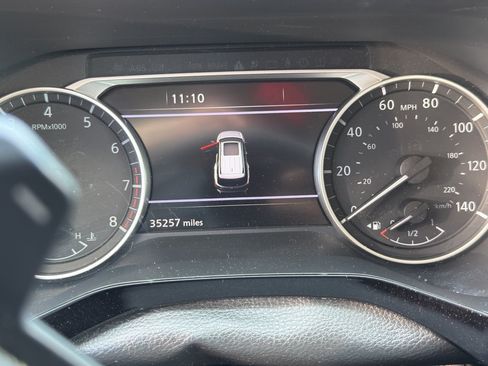 Used 2025 Nissan Pathfinder SL FWD image 3