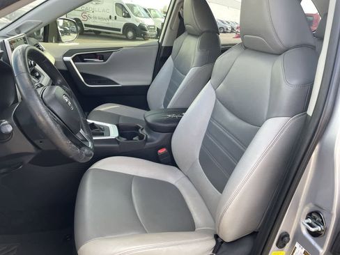 Used 2019 Toyota RAV4 Limited image 12