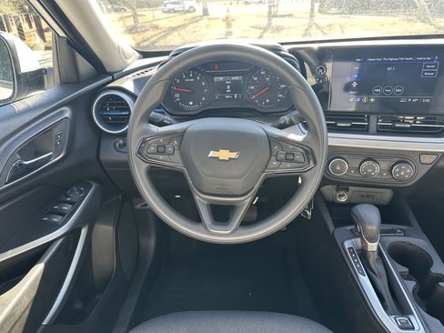 Used 2025 Chevrolet Trax LS w/ LS Convenience Package image 23