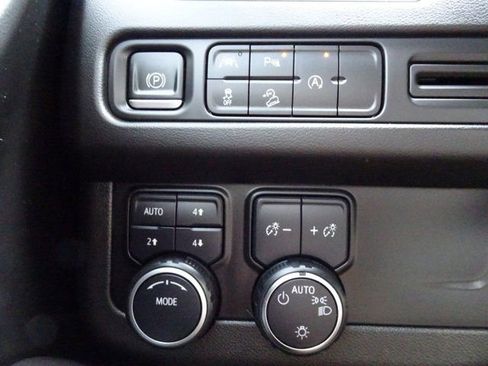 Used 2023 Chevrolet Suburban Z71 image 27