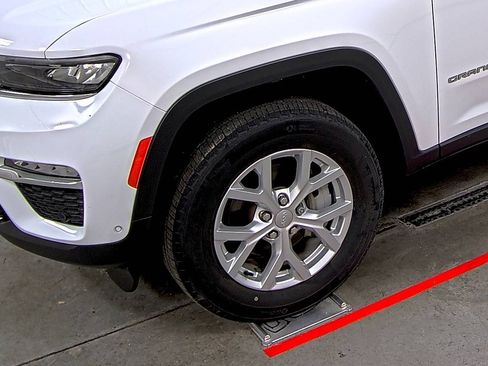 Used 2023 Jeep Grand Cherokee Limited w/ Luxury Tech Group II image 7