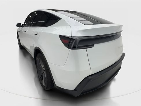 Used 2026 Tesla Model Y 2WD image 10