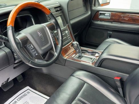 Used 2017 Lincoln Navigator Select AWD/4WD image 9