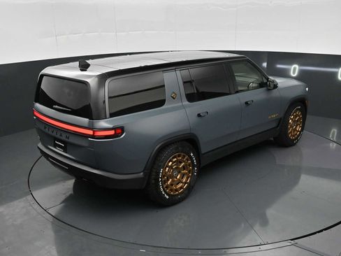 Used 2025 Rivian R1S Premium AWD/4WD image 34