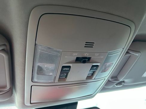 Used 2018 Toyota RAV4 XLE FWD image 30