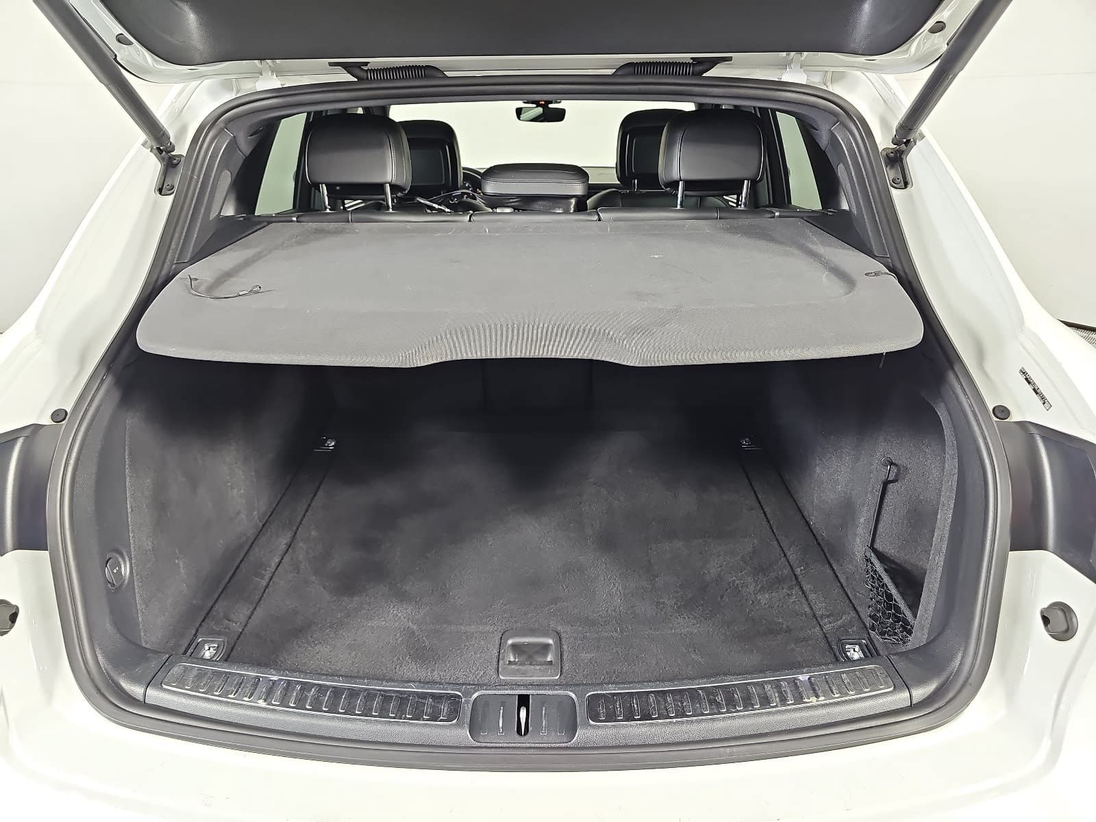 Used 2022 Porsche Macan w/ Premium Package Plus AWD/4WD image 12