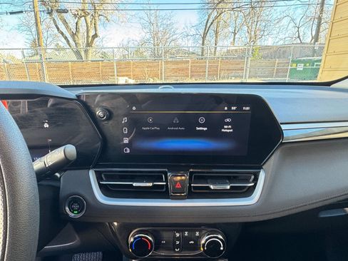 Used 2025 Chevrolet TrailBlazer LT w/ Driver Confidence Package image 18