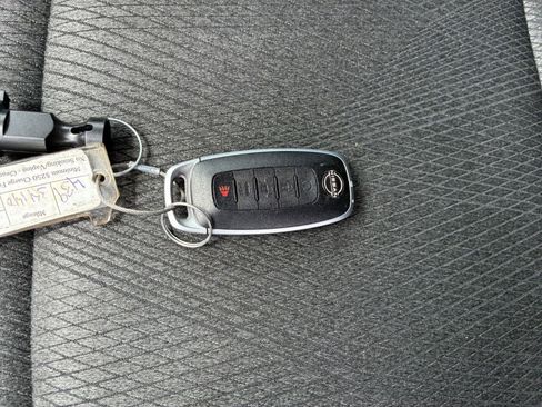 Used 2025 Nissan Rogue SV AWD/4WD image 22