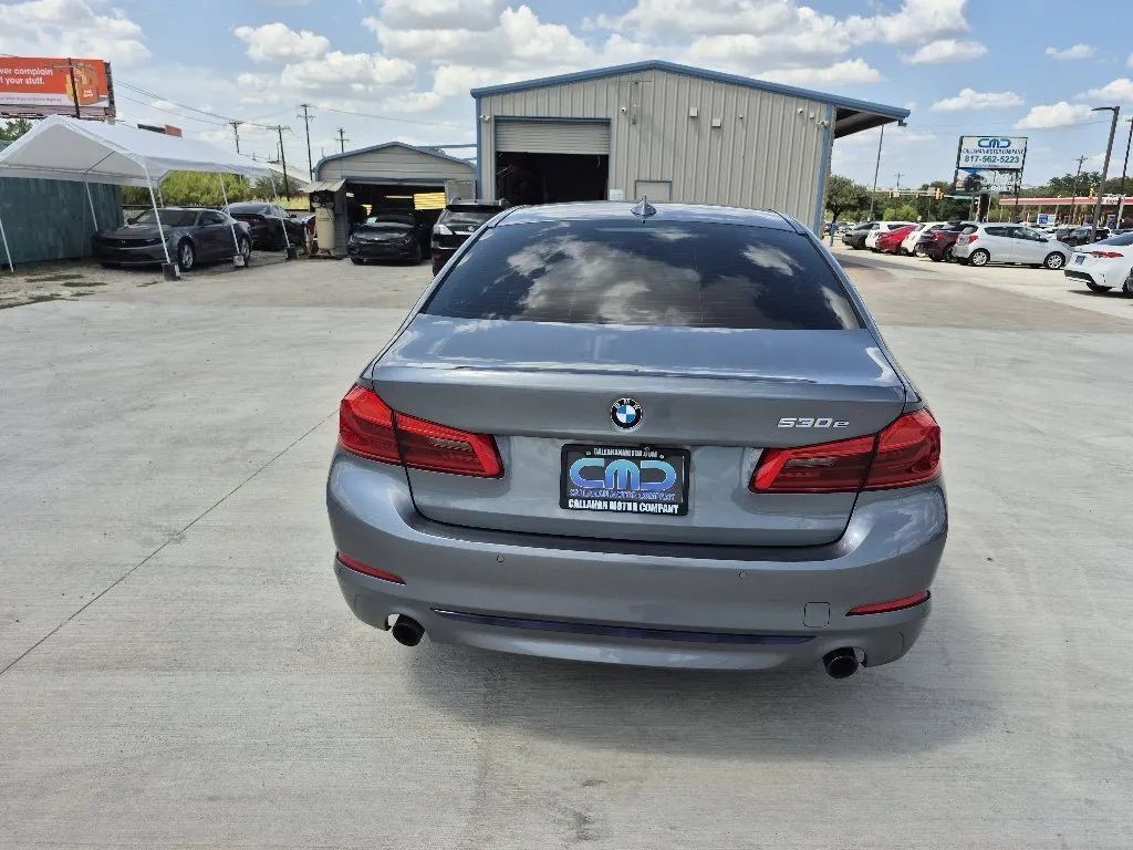Used 2019 BMW 530e w/ Convenience Package RWD image 7