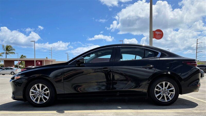 Used 2019 MAZDA MAZDA3 Sedan FWD image 2