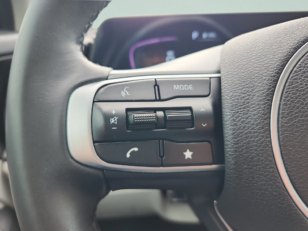 Used 2025 Kia Sportage EX FWD image 30