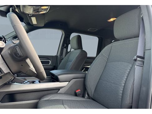 New 2026 RAM 2500 Big Horn AWD/4WD image 12