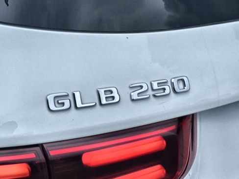 Used 2025 Mercedes-Benz GLB 250 image 10