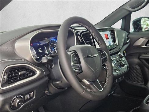 New 2026 Chrysler Pacifica Select FWD image 3
