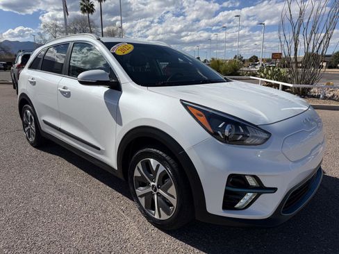 Used 2022 Kia Niro EX Premium w/ Cold Weather Package image 8